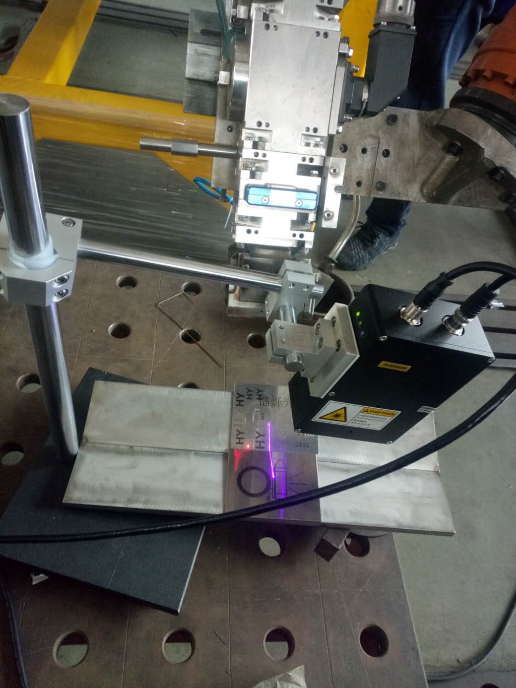 Seam+tracking+sensor+for+laser+welding